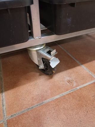 Carros metálicos con 68 bandejas