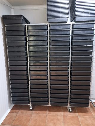 Carros metálicos con 68 bandejas