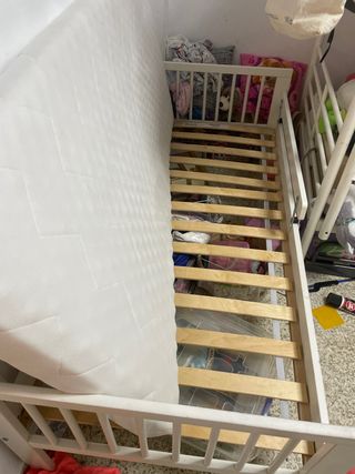 Cama infantil blanca con barreras de Ikea gulliver