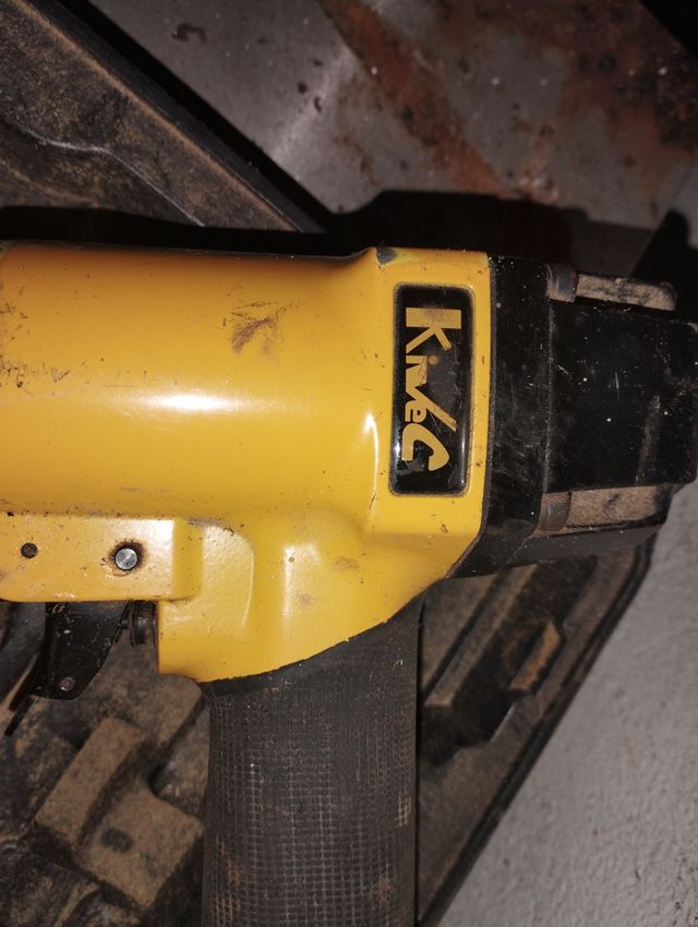 Clavadora neumática KWC