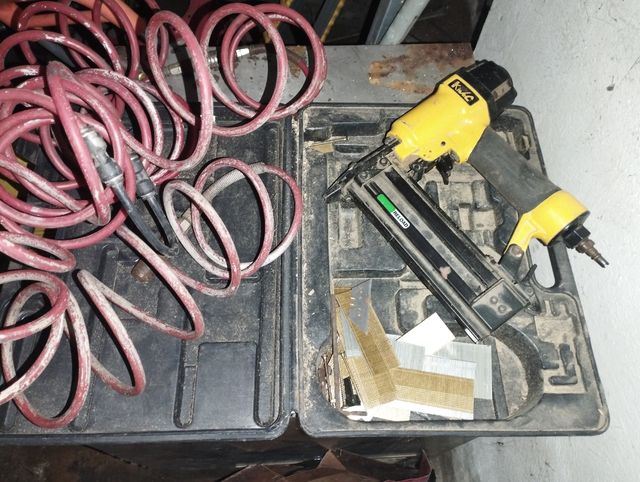 Clavadora neumática KWC