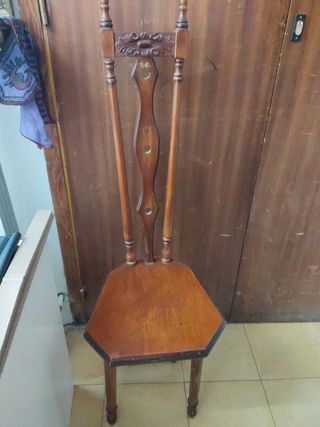 Silla madera antigua,105 cm,Uso Decorativo