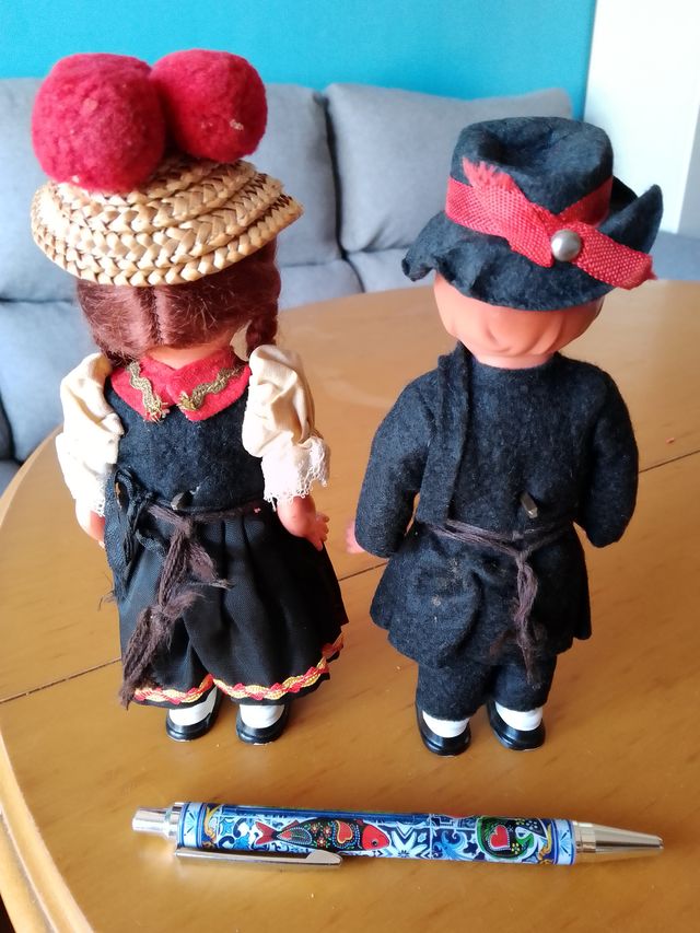 Muñecos de baquelita con traje regional Alemania