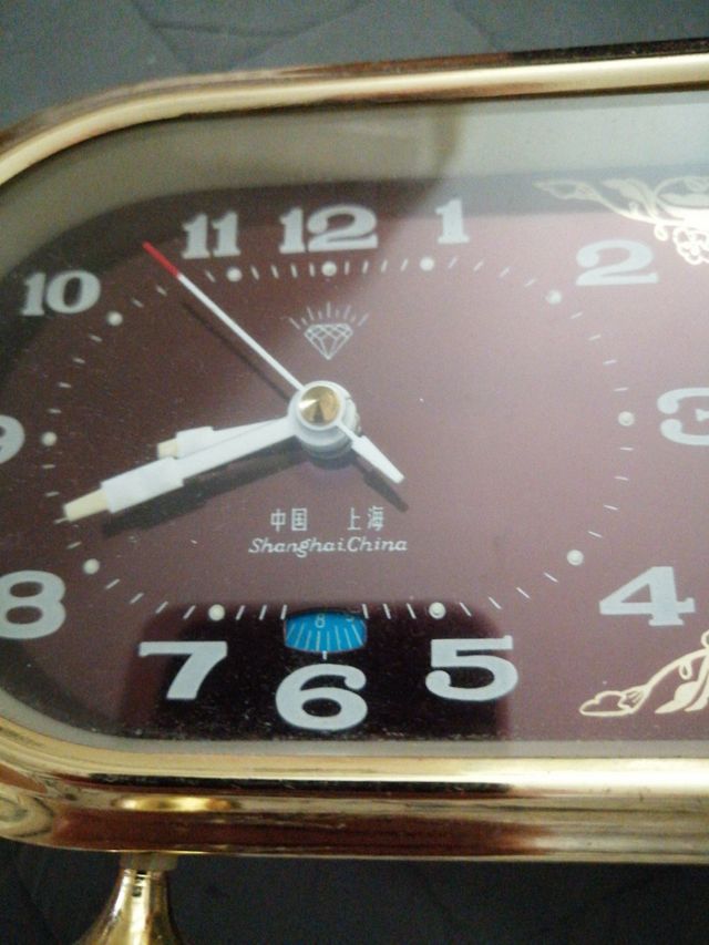 Sveglia antica con calendario