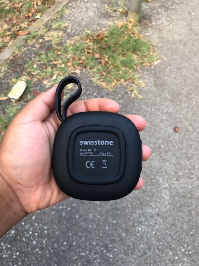 Altavoz portátil negro