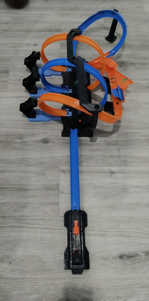 Pista Hot Wheels Triple Looping