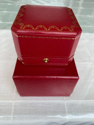 Caja Cartier roja para anillo