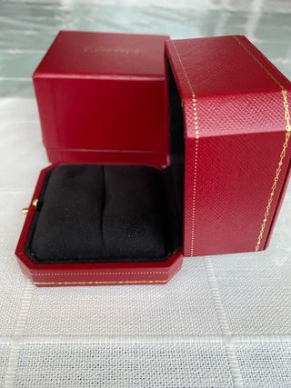 Caja Cartier roja para anillo