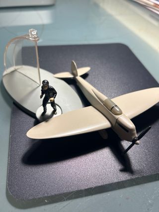 Avion Tintín + figura. Edición oficial