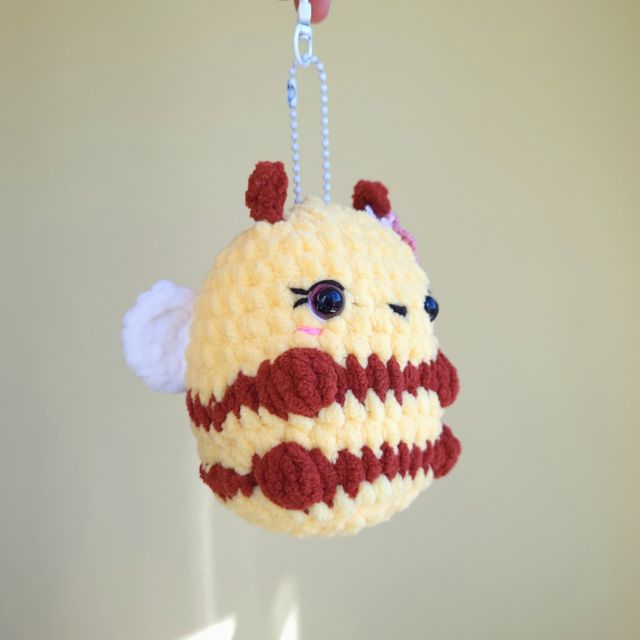 Ape paffuta lavorata all'uncinetto 