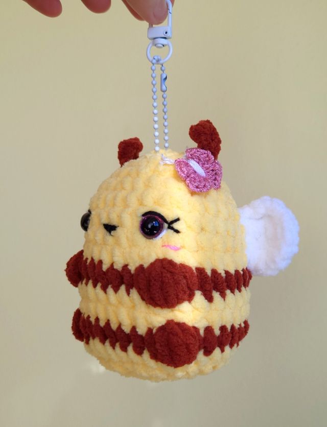 Ape paffuta lavorata all'uncinetto 