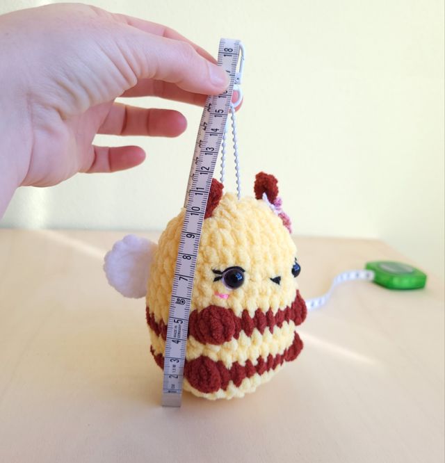 Ape paffuta lavorata all'uncinetto 