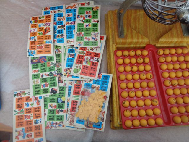 juego antiguo bingo o loteria de aluminio o plasta