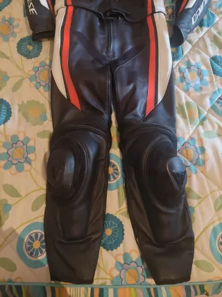 Mono moto Dainese.