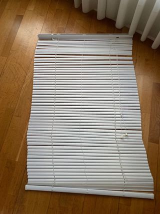 Persianas venecianas blancas