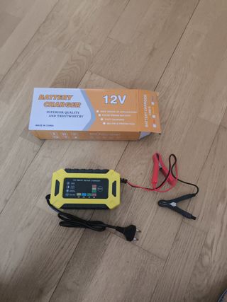 Cargador batería coche 12V