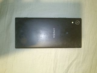 Sony Xperia XA1 nero con cover blu