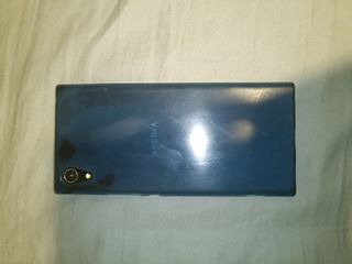 Sony Xperia XA1 nero con cover blu
