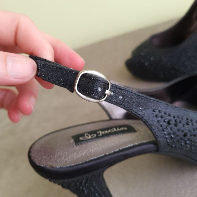 Sandali con tacco nero lucido