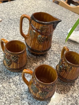 Juego jarra y tazas vino barro