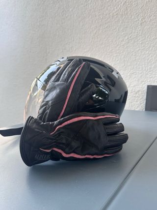 Casco moto negro talla S y guantes negros/rosas S