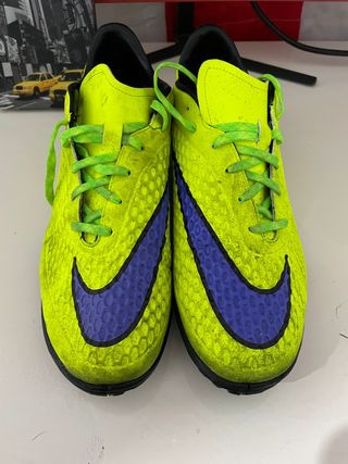 Zapatillas Nike Mercurial amarillas y moradas