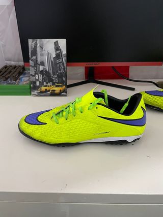 Zapatillas Nike Mercurial amarillas y moradas