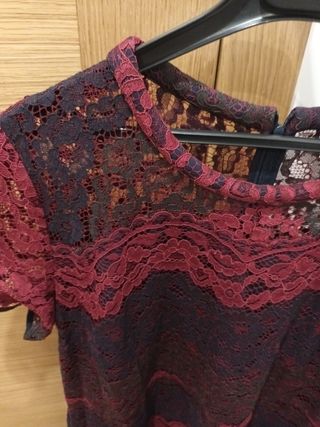 Vestido encaje fiesta rojo granate y morado