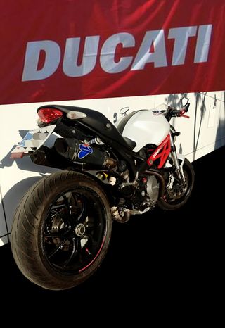 Ducati Monster 796 - Impecable