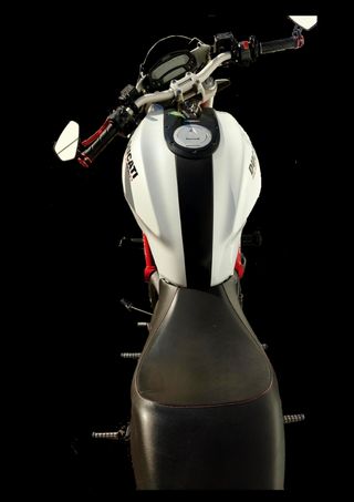Ducati Monster 796 - Impecable