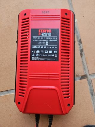 Cargador FERVE F-2512 12V
Semi nuevo