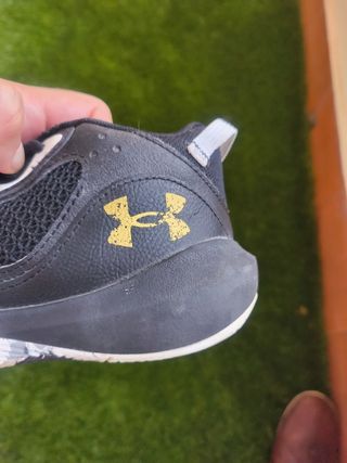 Zapatillas Under Armour Baloncesto - 36