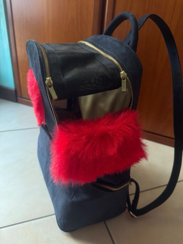 Zaino nero per cani cuoricino rosso