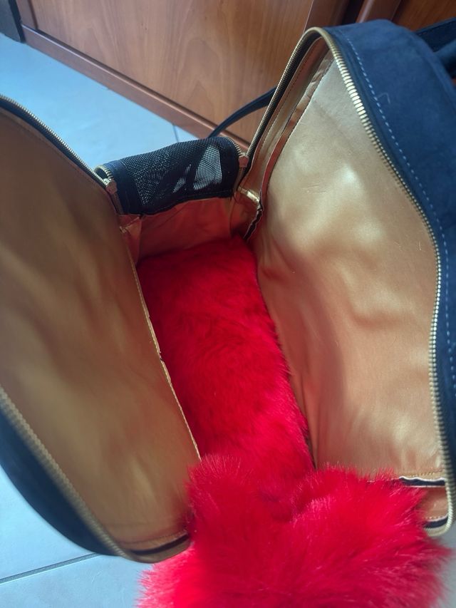 Zaino nero per cani cuoricino rosso