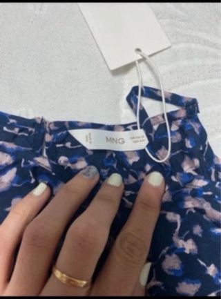 Blusa hombros caídos, flores - azul