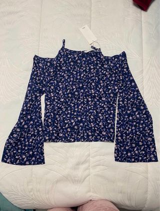 Blusa hombros caídos, flores - azul
