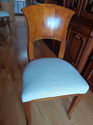Mesa extensible, vendida.Las 6 sillas ,disponibles