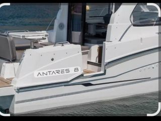 Beneteau Antares 8: barco impecable