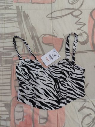 Top Bershka cebra con etiqueta 