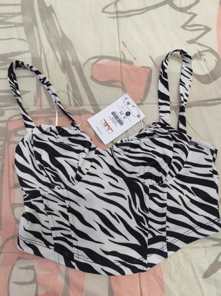 Top Bershka cebra con etiqueta 