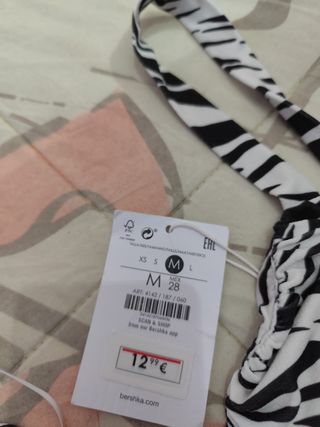 Top Bershka cebra con etiqueta 