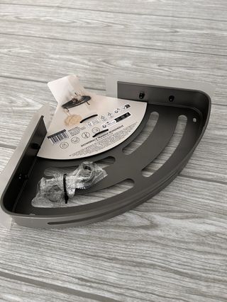 Estantería de baño triangular gris