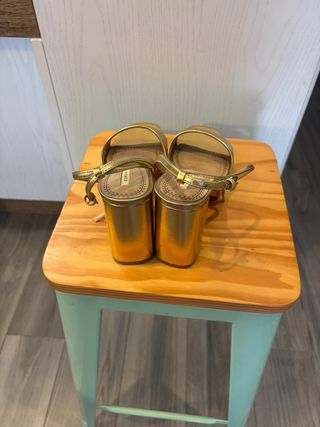 Sandalias doradas de Mariquita trasquilà- talla 40