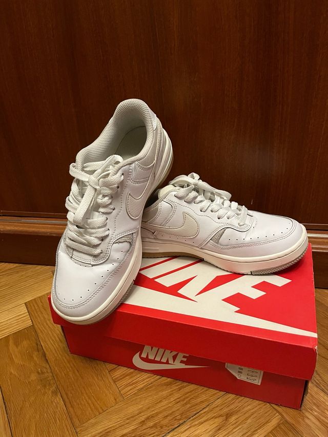 Zapatillas Nike blancas - impecables