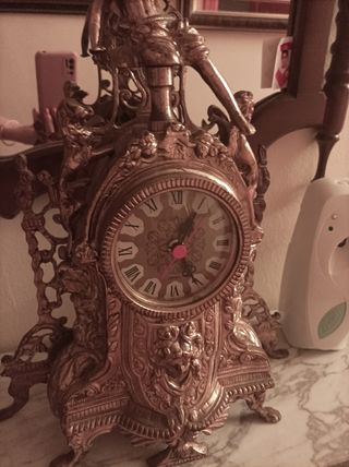 Reloj y dos candelabros vintage bronce