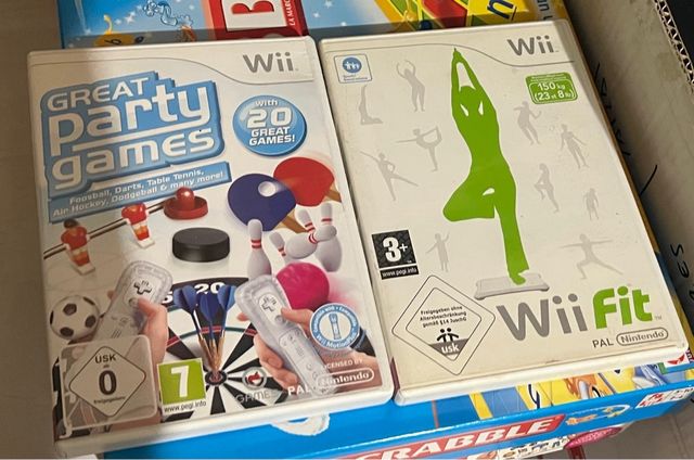 Wii + Wii Fit (Nintendo) + 2 juegos.