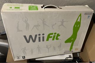 Wii + Wii Fit (Nintendo) + 2 juegos.