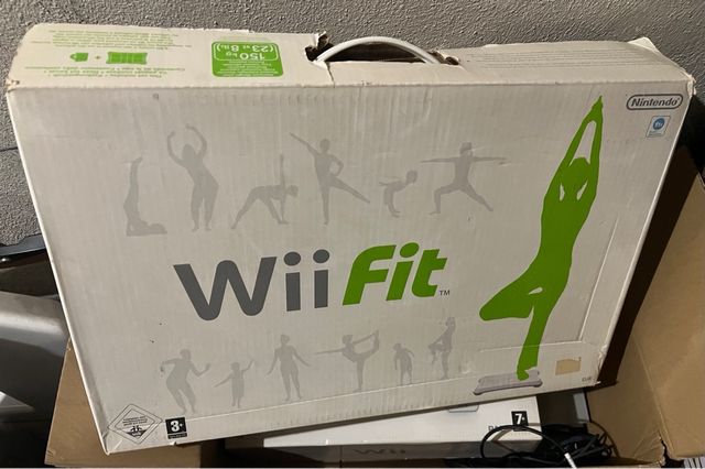 Wii + Wii Fit (Nintendo) + 2 juegos.