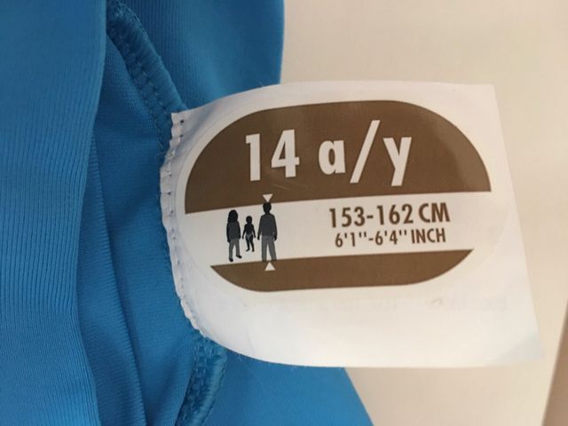 Escarpines y camiseta niño para playa o piscina