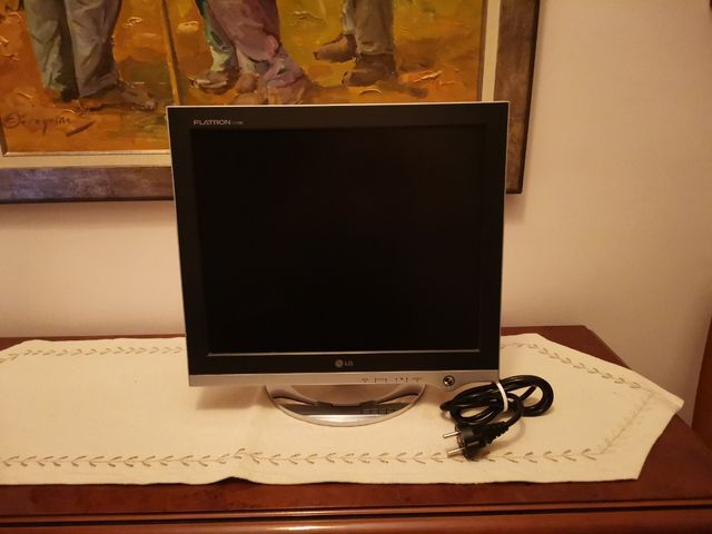 Monitor LCD de 17 pulgadas. Marca: LG. "FLATRON"